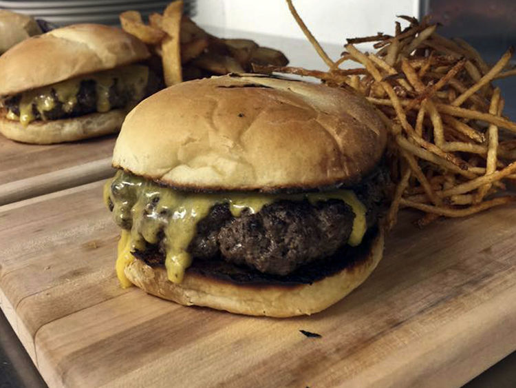 Burger: Farmers Gastropub